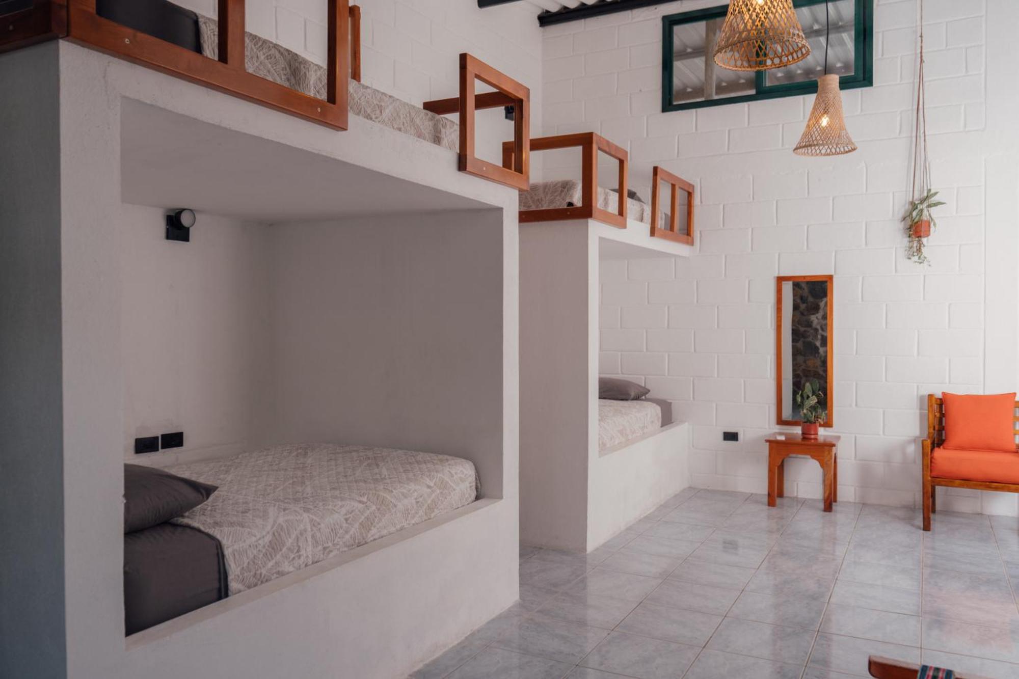 Hostal Pimampiro 巴克里索莫雷诺港 外观 照片