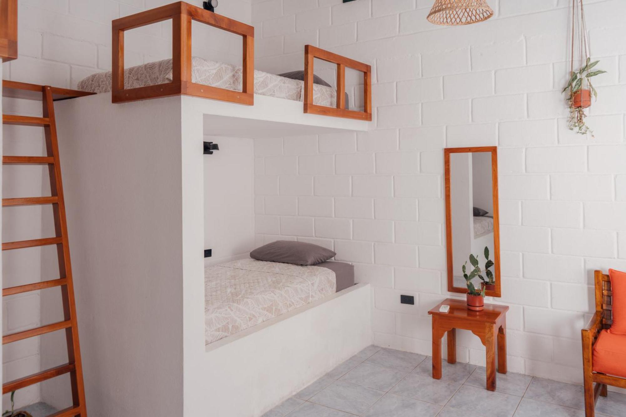 Hostal Pimampiro 巴克里索莫雷诺港 外观 照片