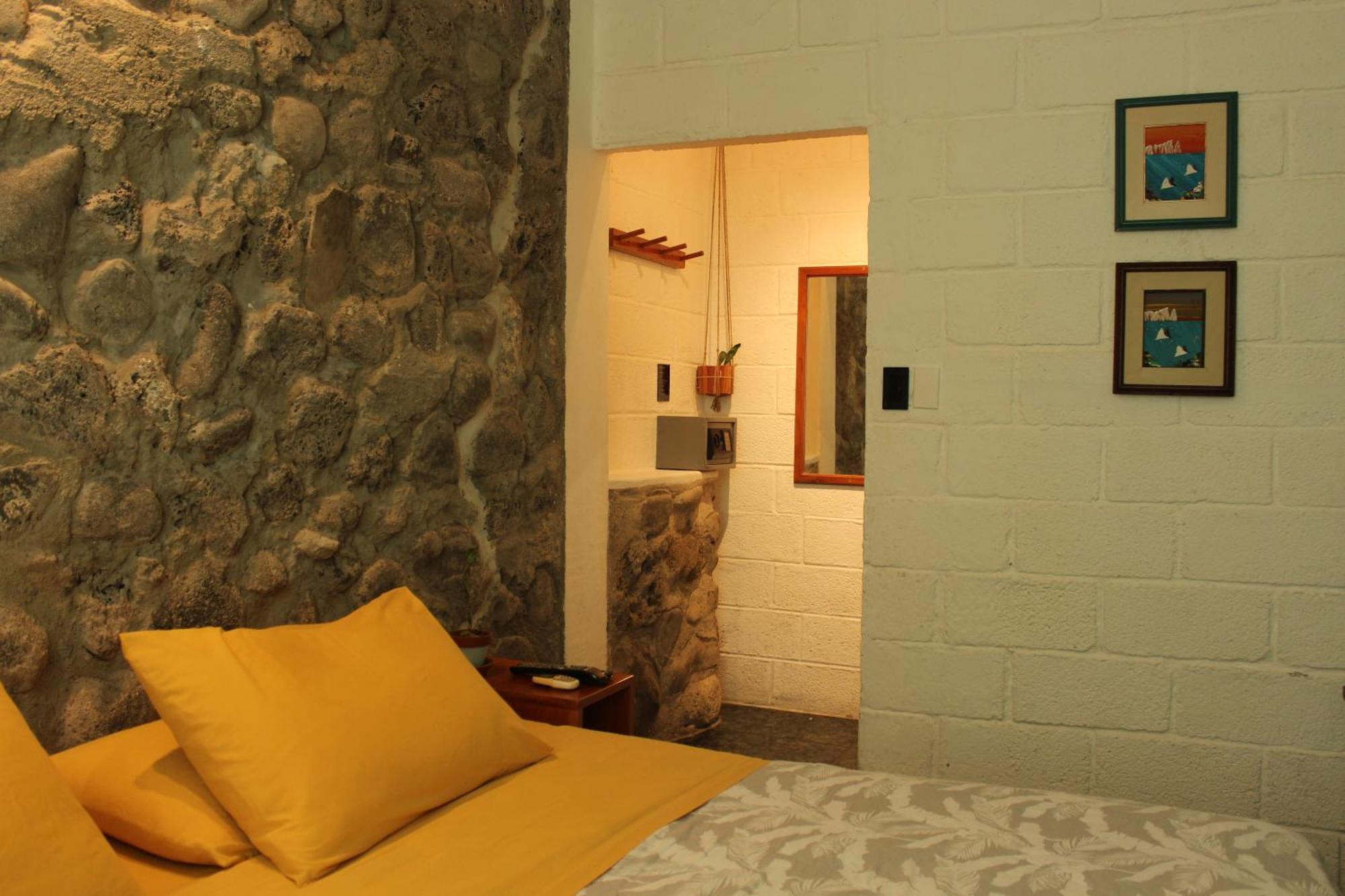 Hostal Pimampiro 巴克里索莫雷诺港 外观 照片